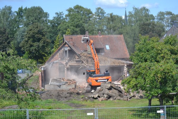 17.7.2024 - Der Abriss der alten Tischlerei ist in vollem Gange