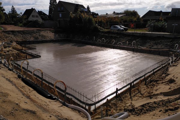 11.10.2024 - Die Kellersohle ist gegossen