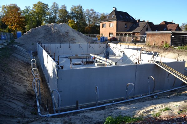 15.10.2024 - Die Kellerwände werden erstellt