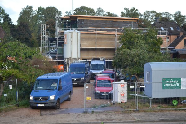 22.09.2025 - Viele fleissige Handwerker sind auf der Baustelle